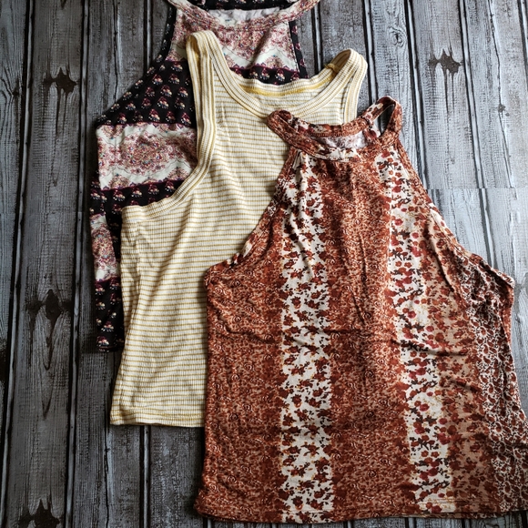 Bundle - 3 Tee's! - Picture 2 of 5